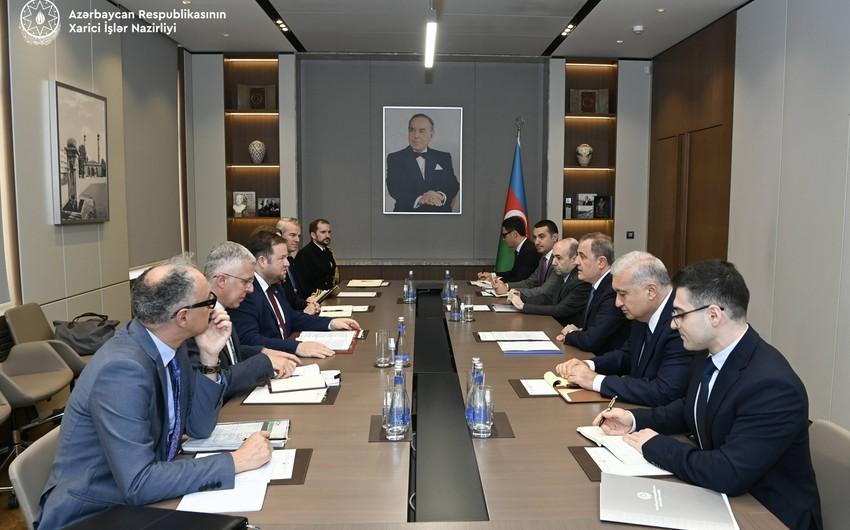 Azərbaycan və Britaniya XİN-ləri siyasi məsləhətləşmələr apardı