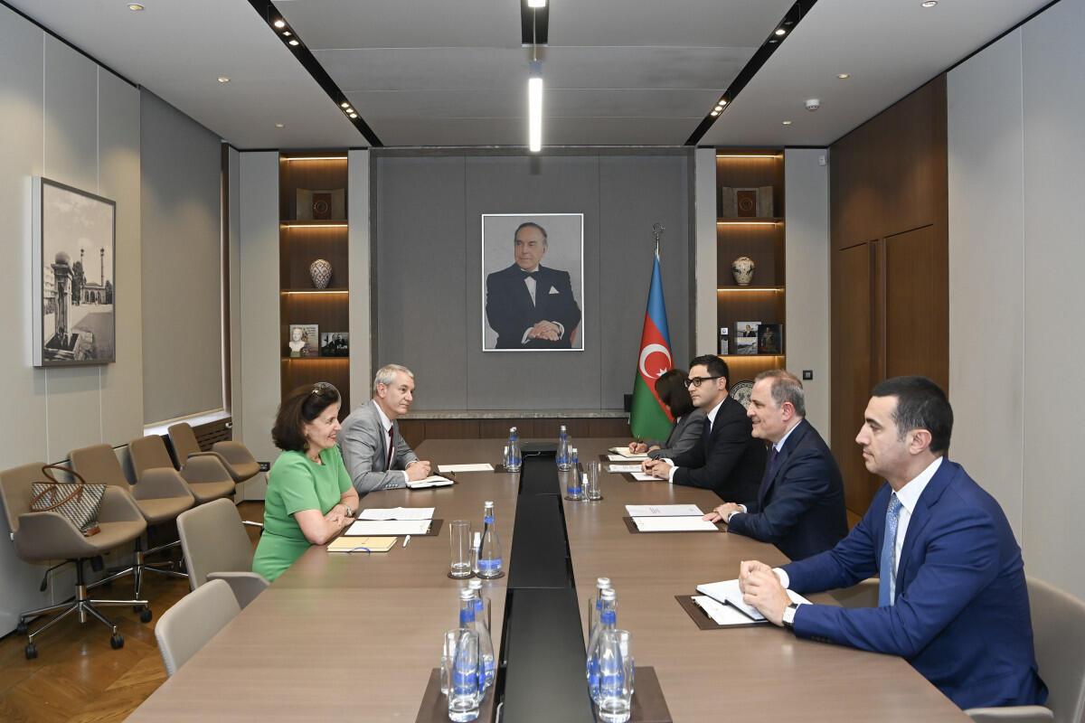 Ceyhun Bayramov Fransa səfirini qəbul etdi