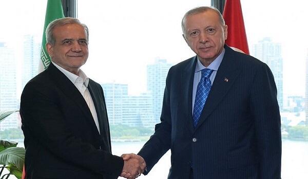 Ərdoğan Çində Pezeşkianla görüşdü