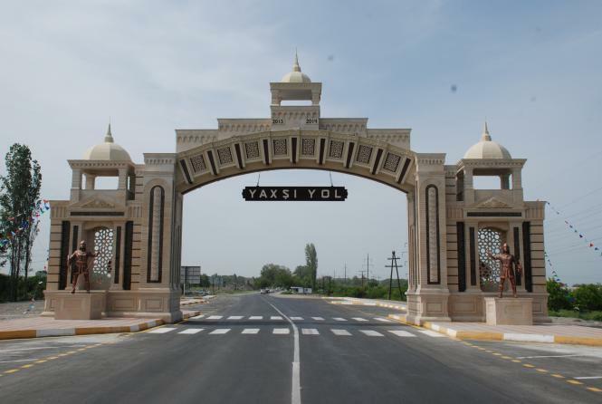 Ata qızının sevgilisini külqabı ilə döydü