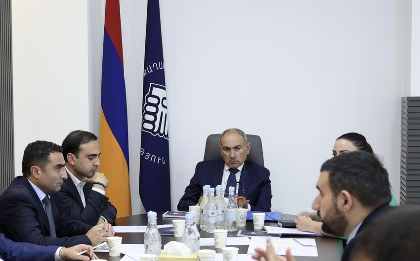 Paşinyanın partiyası qurultaya gedir