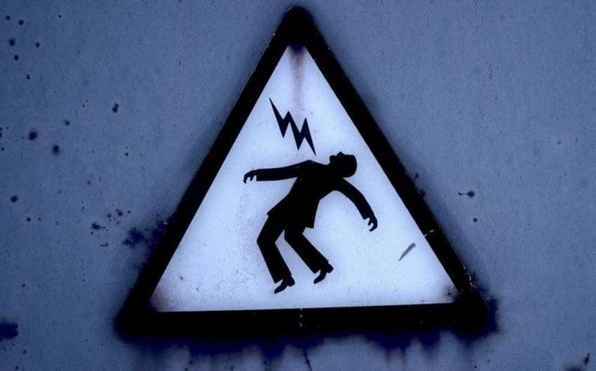 Qusarda ustanı elektrik cərəyanı öldürdü