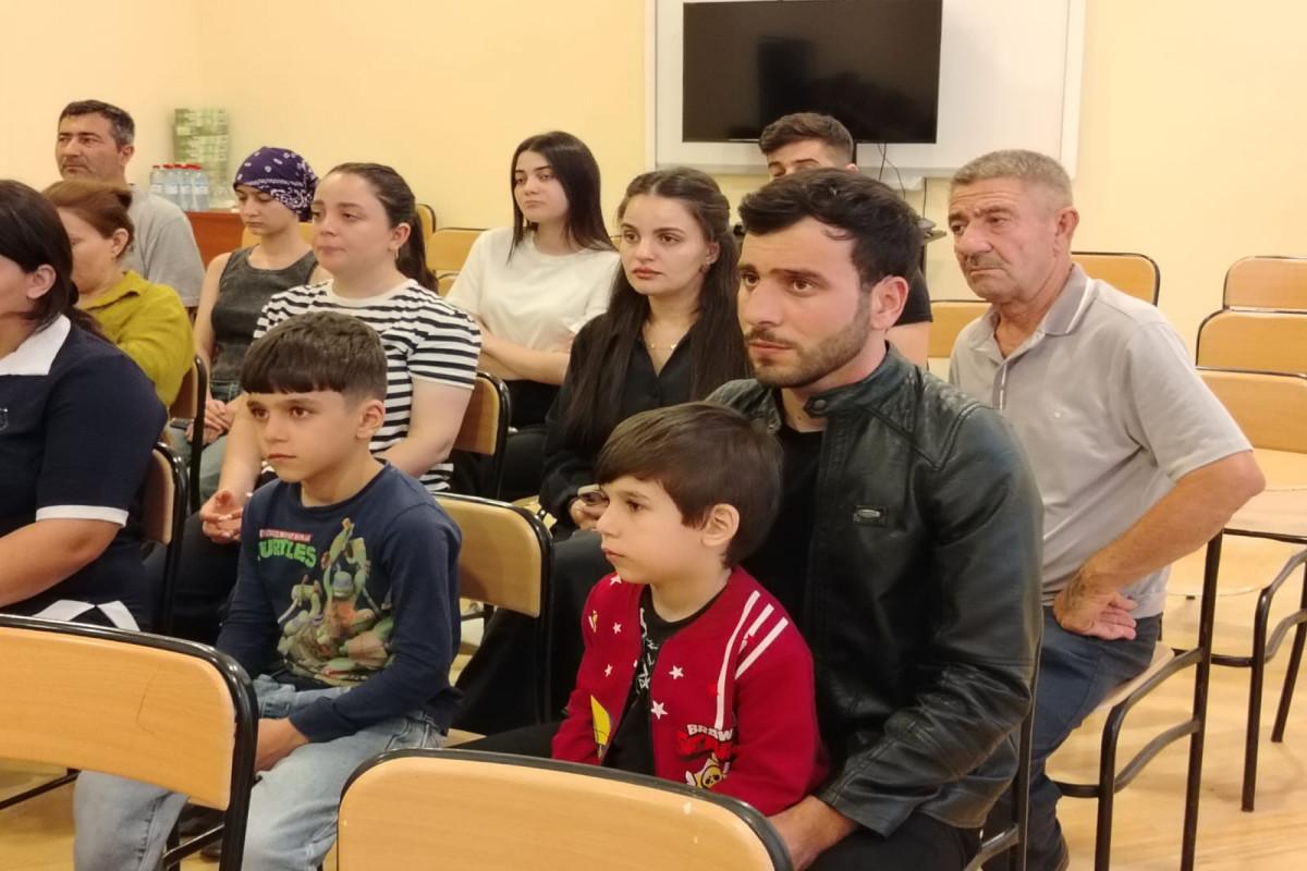 İlk köç karvanı Hadrut qəsəbəsinə çatıb, açarlar təqdim edilib -FOTO