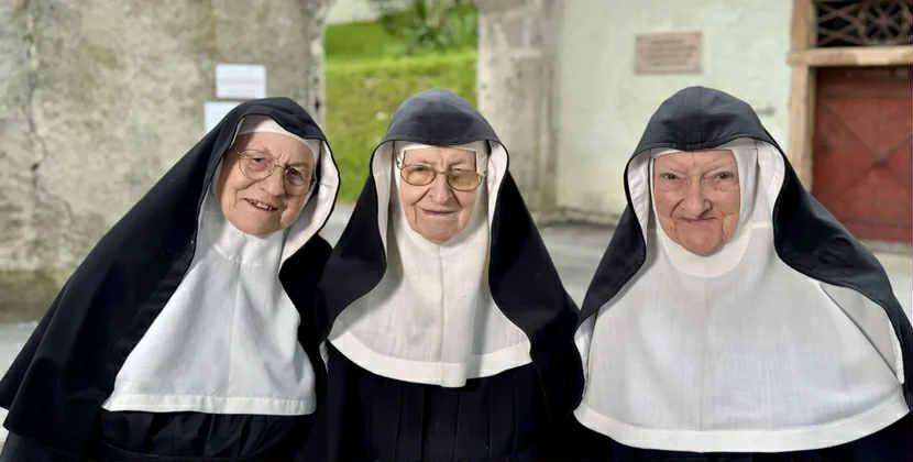 80 yaşlı rahibələr qocalar evindən monastıra qaçdılar - FOTOLAR