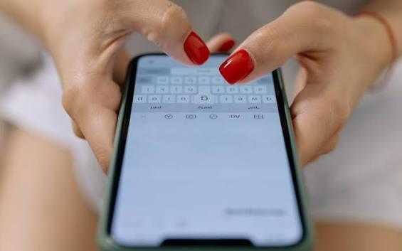 Arvadını başqası ilə yazışanda tutdu, 20 bıçaq zərbəsi ilə öldürmək istədi - TƏFƏRRÜAT