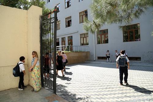 Şagird məktəbə telefonla gələ bilər – Bir şərtlə