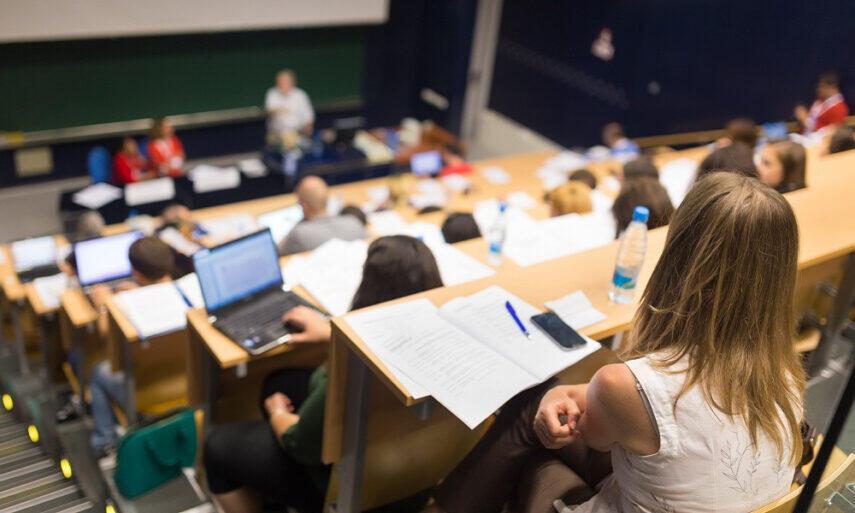 Bu universitetdə dərslər hələ indi başlayır