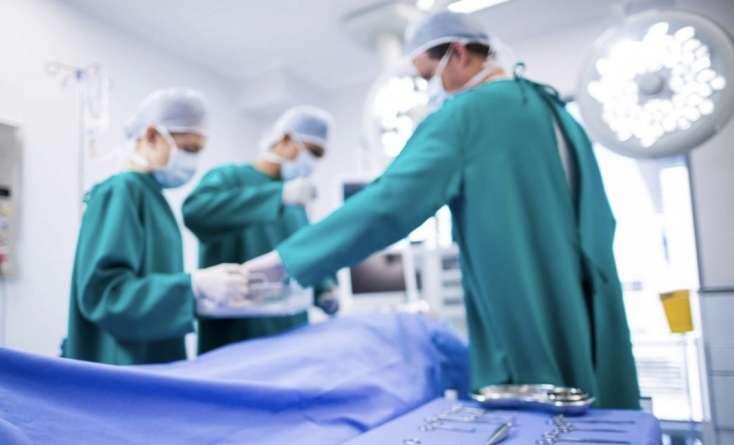 Bakıda 9 yaşlı uşağın bağırsağından yad cisimlər çıxarılıb
