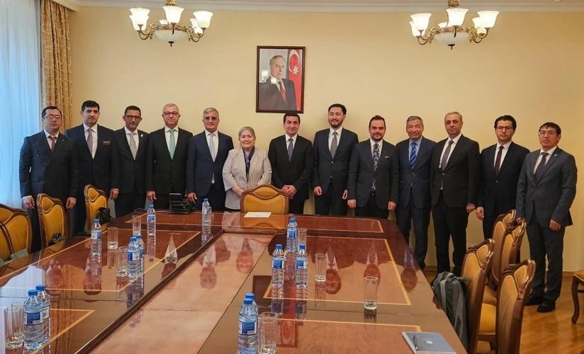 Hikmət Hacıyev TDT rəsmisi ilə görüşdü