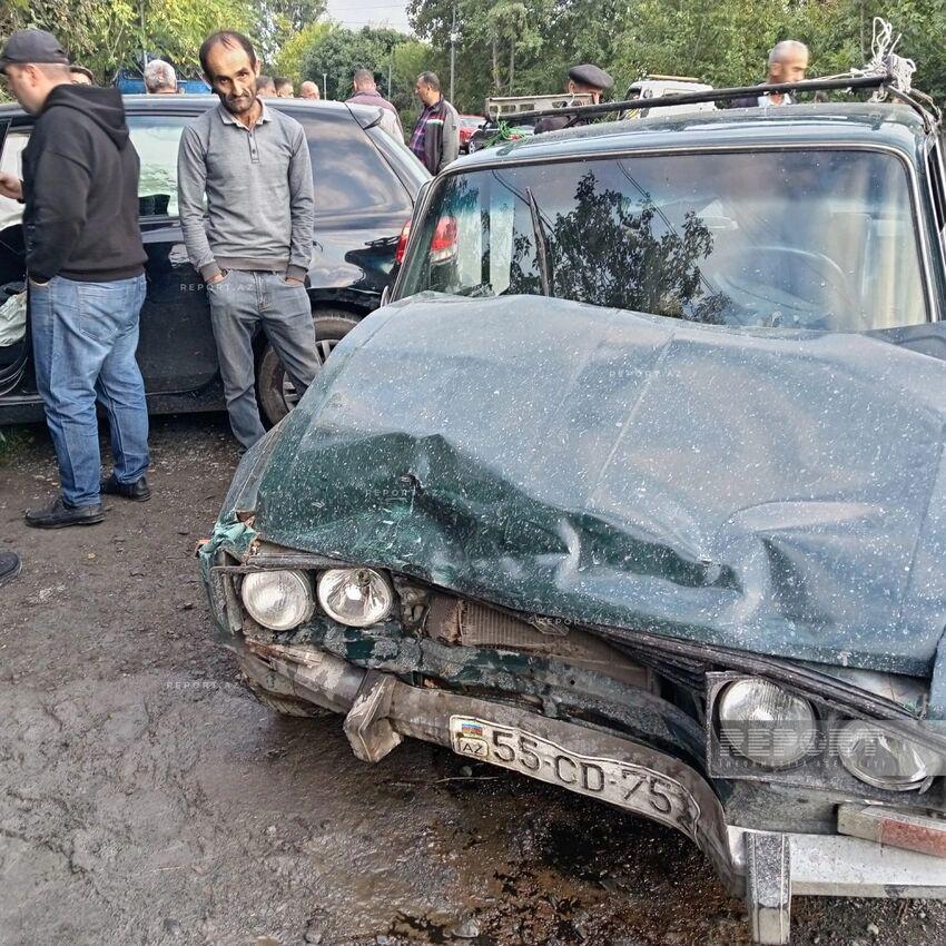 Şəkidə iki avtomobil toqquşdu: 6 nəfər xəsarət aldı
