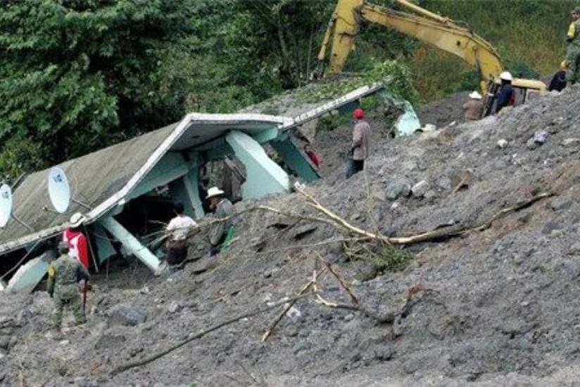 Hindistanda torpaq sürüşməsi nəticəsində 23 nəfər ölüb