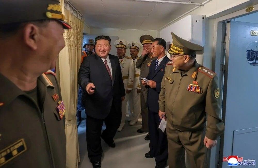 Kim Çen Inn “cəza maşını”nı təqdim etdi - FOTO