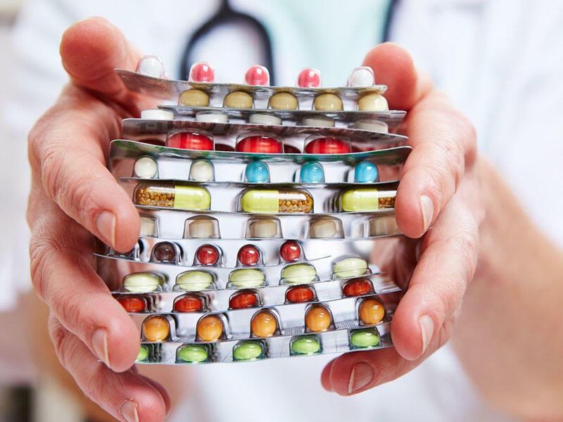 Aptekdə vətəndaşa vaxtı keçmiş vitamin satılıb? -VİDEO