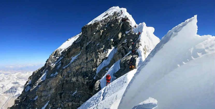 Fırtına iki gün ərzində “Everest”də 1000-ə yaxın insanı təcrid edib