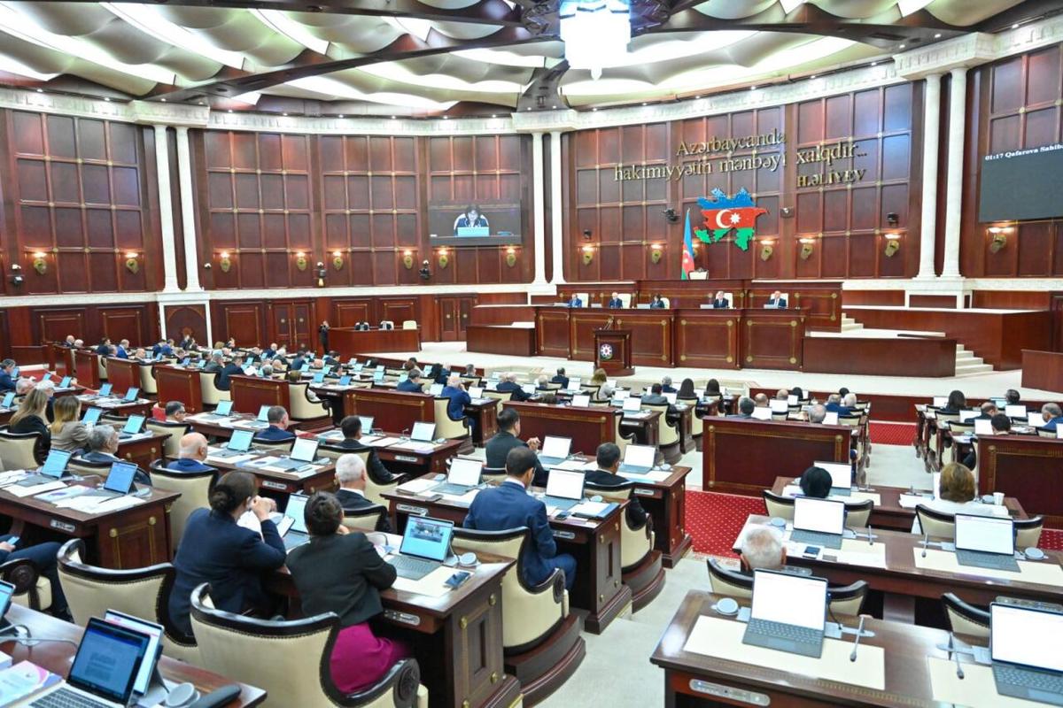Ramil Həsən deputat fəaliyyətini dayandırır - FOTO