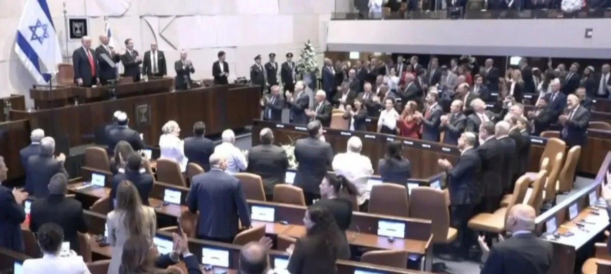İsrail parlamentində Trampa etiraz: Deputatlar zaldan çıxarıldı - VİDEO