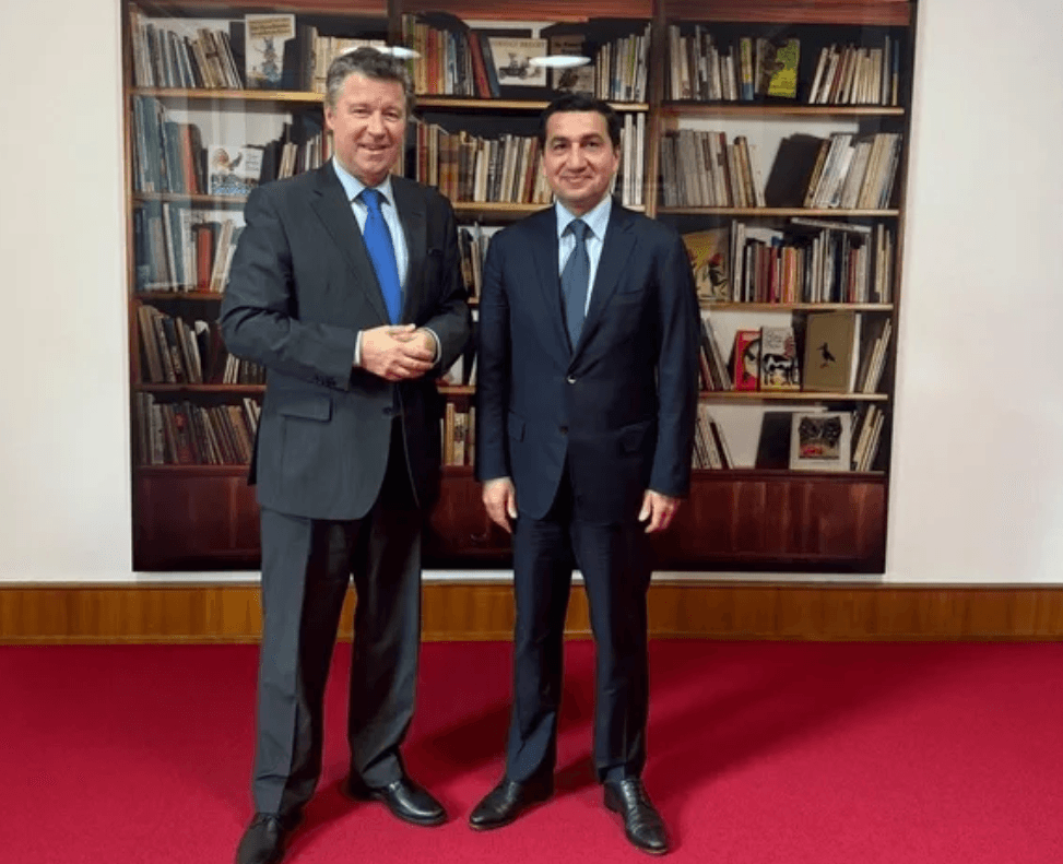 Hikmət Hacıyev Almaniya XİN-in dövlət katibi ilə görüşdü