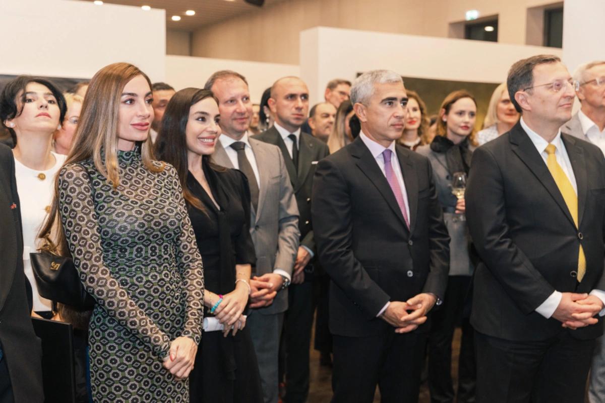 Leyla və Arzu Əliyeva beynəlxalq incəsənət sərgisinin açılışında iştirak ediblər - FOTOLAR