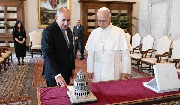 Paşinyan Papa ilə görüşdü: Bakı ilə sülh sazişi...