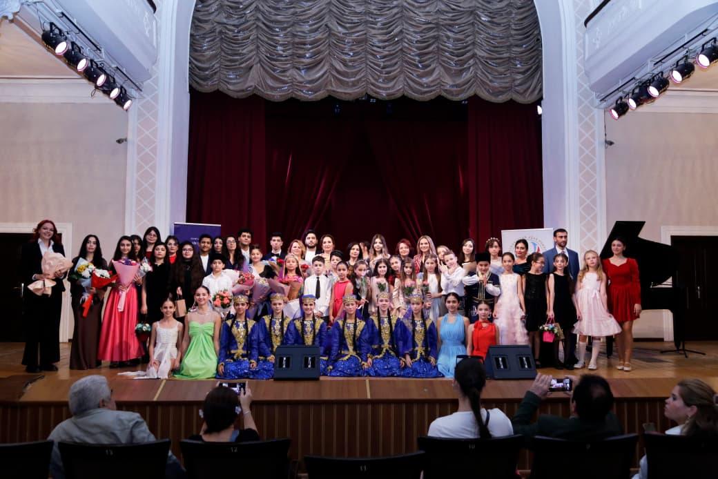 Dövlət Mahnı Teatrında 18 oktyabrla bağlı tədbir keçirildi Dövlət Mahnı Teatrında 18 oktyabrla bağlı tədbir keçirildi