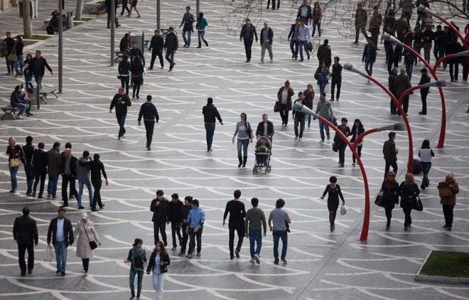 Bakıda nazirlik əməkdaşı küçədə yatdı: məxfi sənədlər oğurlandı