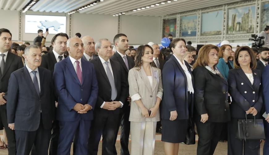 BDU rektoru Mehdiyevçi şəbəkə ittihamlarına cavabdan qaçdı - FOTO