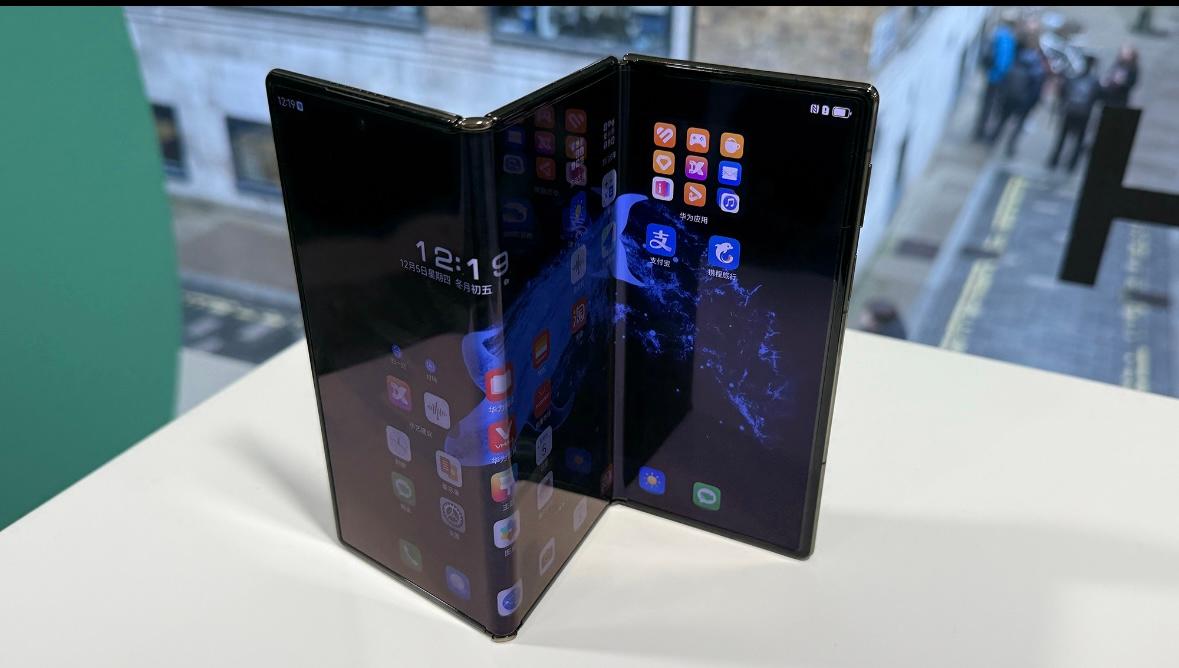 "Samsung”un üçqat telefon modeli təqdim olundu