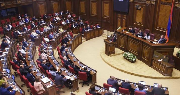 Paşinyan müxalifəti "satqın" adlandırır: Seçki savaşı başlayır