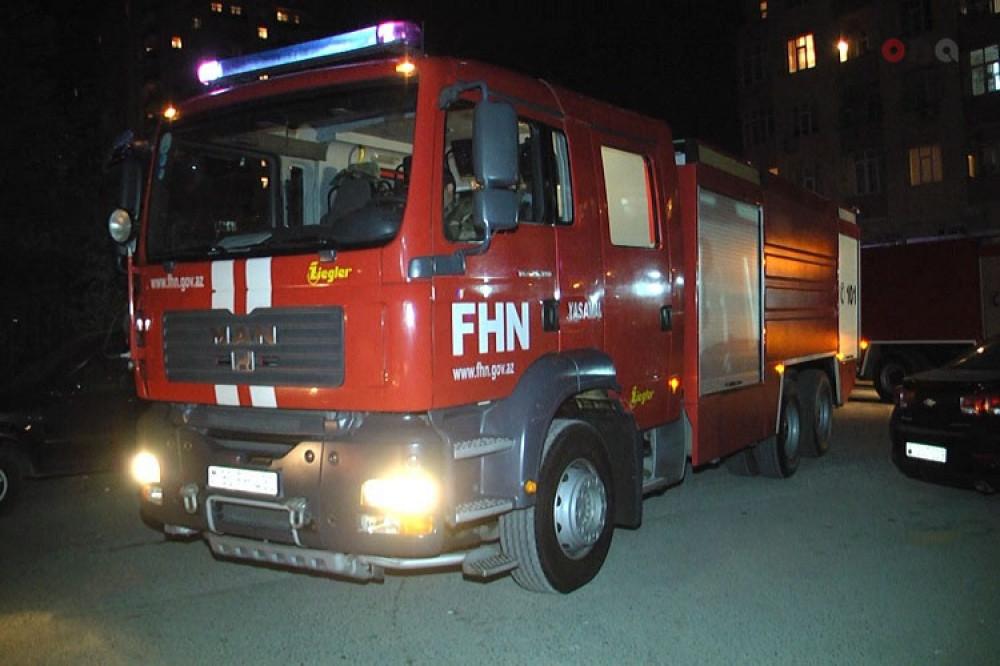 Bakıda yaşayış binasında YANĞIN: Sakinlər təxliyə olunur