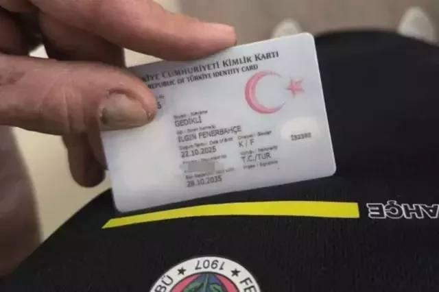 Ata qızının adını "Fənərbağça" qoydu