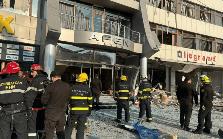 “Yeni salınan yola görə binaya yeraltı qaz sızıb” - Plaza sahibi