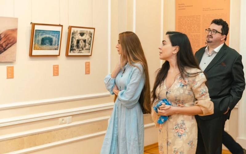 Prezidentin qızları Milli İncəsənət Muzeyində - FOTOLAR