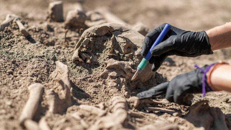 Macarıstanda arxeoloqlar Roma dövrünə aid daş sarkofaq tapıblar