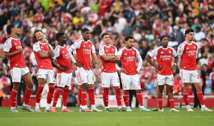 "Arsenal" 11 oyundan sonra yüksəldi