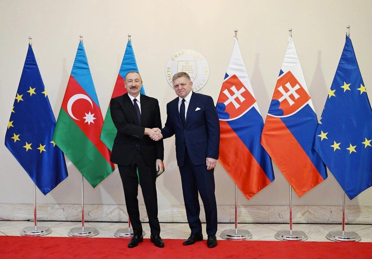İlham Əliyev Slovakiyanın Baş naziri ilə təkbətək görüşdü