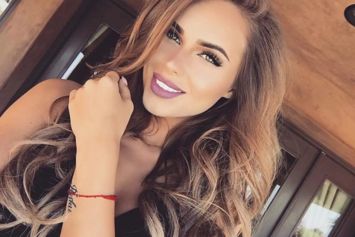 Müğənni evini bəzəmək üçün Yeni il dekorlarına 3 milyon xərclədi Müğənni evini bəzəmək üçün Yeni il dekorlarına 3 milyon xərclədi