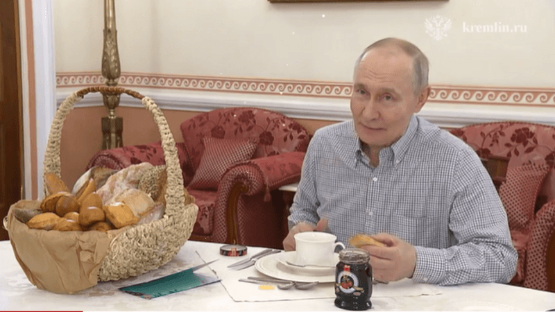Rusiyada iş adamı Putinə "pirojki" göndərdi