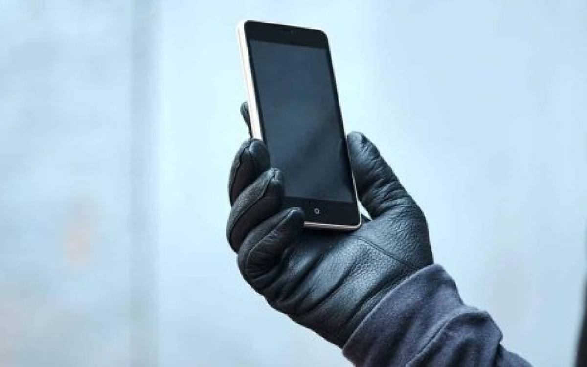 Restorandan iki ədəd mobil telefon oğurlandı
