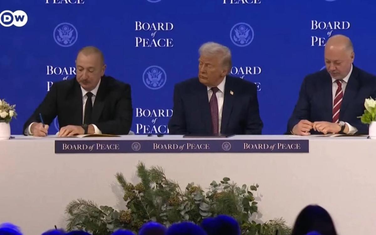 Prezident tarixi sənədi imzaladı