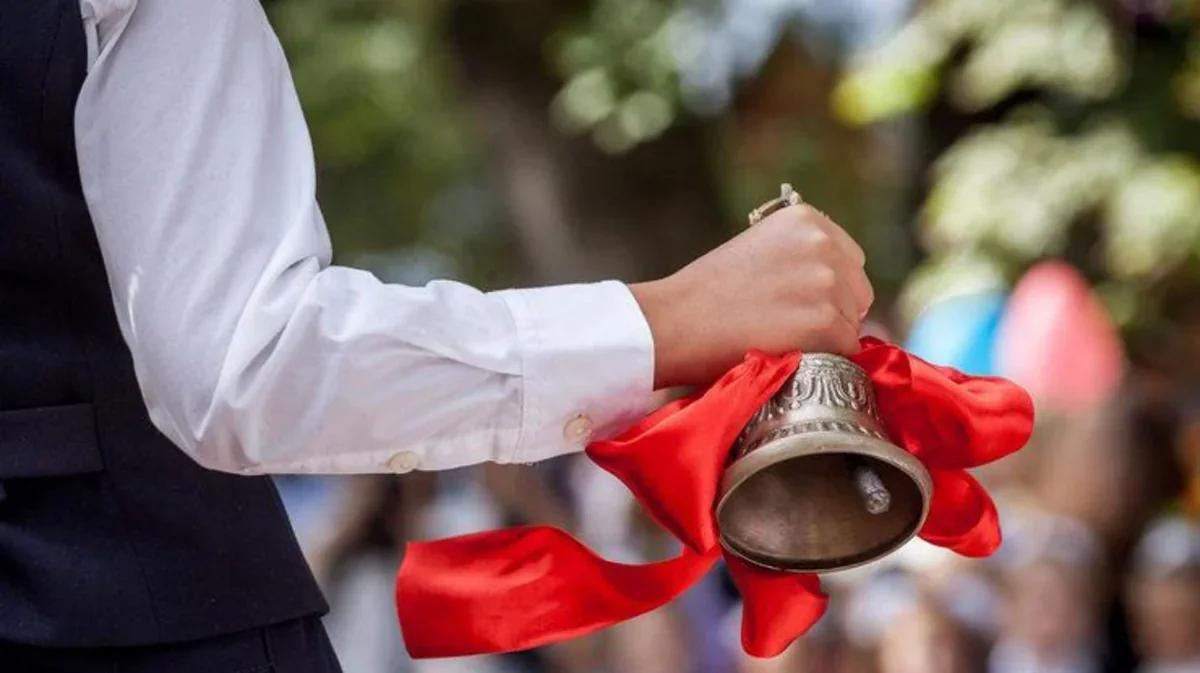 Bu gün bütün məktəblərdə "Son zəng" çalınır Bu gün bütün məktəblərdə "Son zəng" çalınır