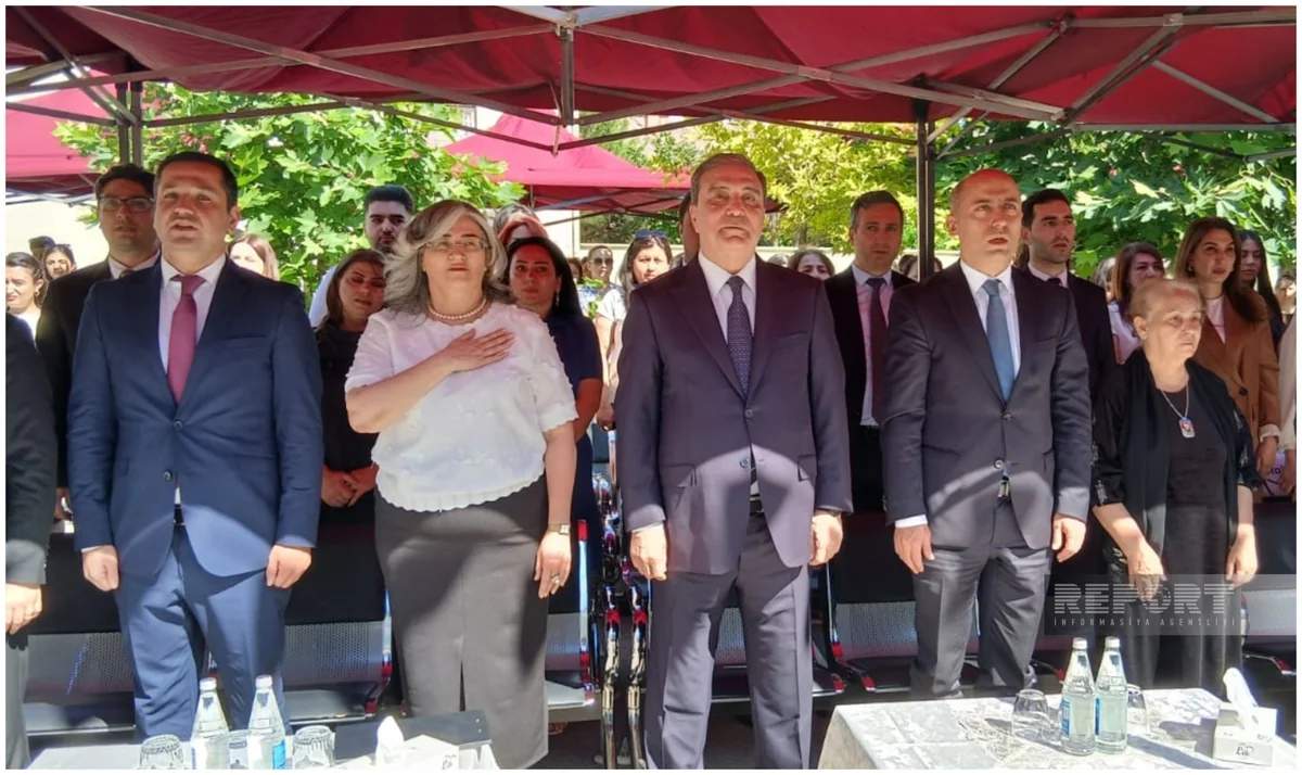 Emin Əmrullayev "Son zəng" üçün Gəncəyə gedib Emin Əmrullayev "Son zəng" üçün Gəncəyə gedib