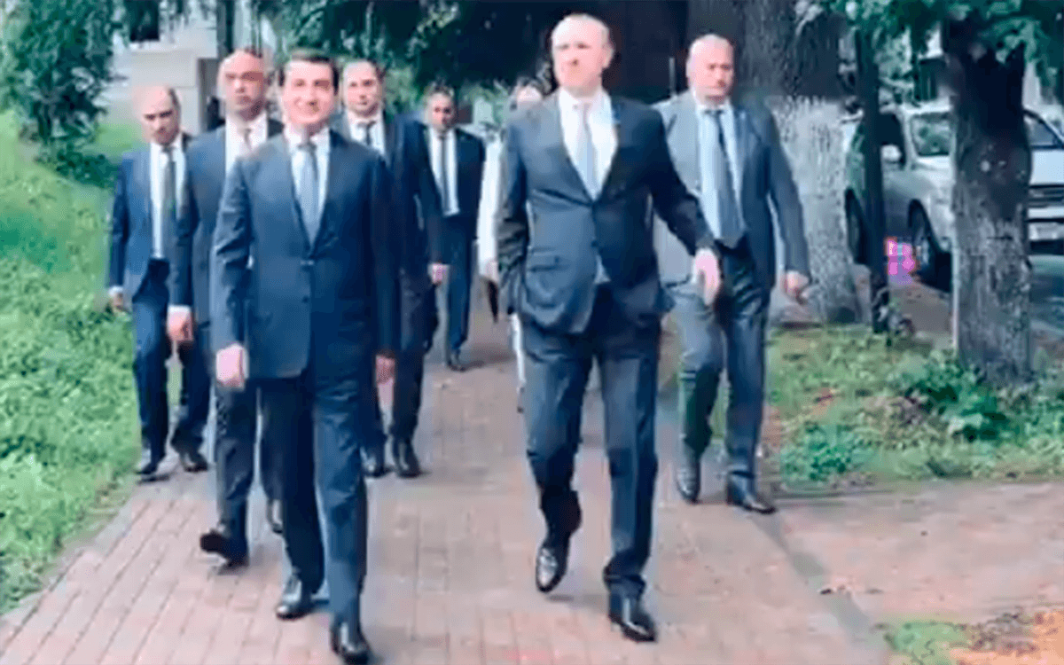 Prezidentin köməkçisi Dilicanda - Video Prezidentin köməkçisi Dilicanda - Video