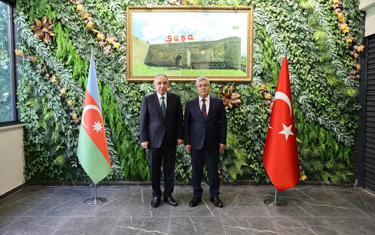 Kamran Əliyev Qarsdakı Baş Konsulluqda - Foto Kamran Əliyev Qarsdakı Baş Konsulluqda - Foto
