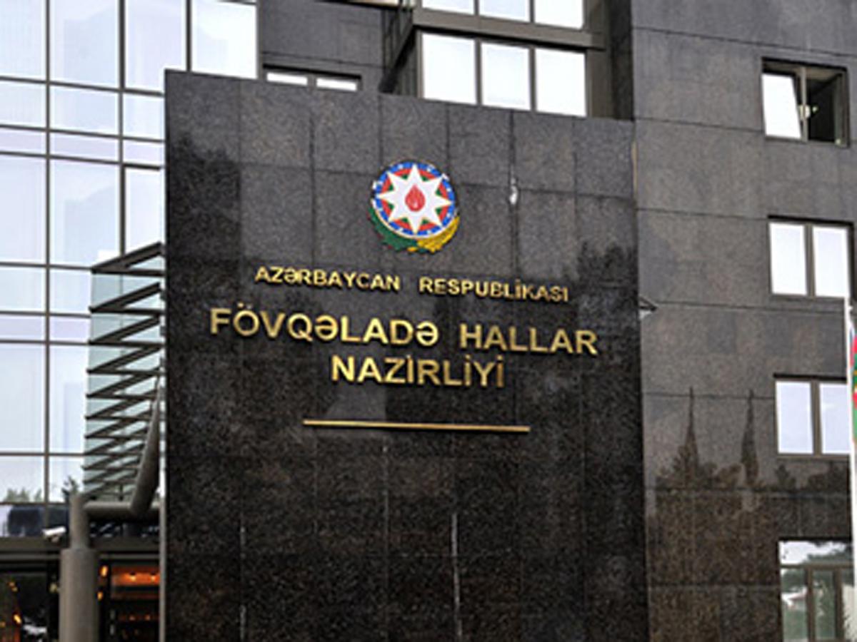 Bakıda uşağın başı stadionun dəmirləri arasında qaldı - VİDEO Bakıda uşağın başı stadionun dəmirləri arasında qaldı - VİDEO