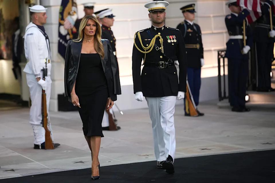 Melaniya Trampın görünüşü müzakirələrə səbəb oldu - FOTO Melaniya Trampın görünüşü müzakirələrə səbəb oldu - FOTO
