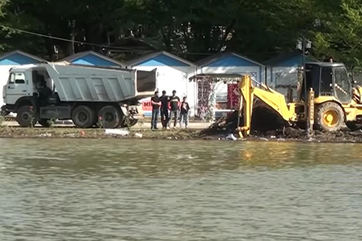 Qubada güclü leysan yolu uçurdu - 6 kəndlə əlaqə kəsildi