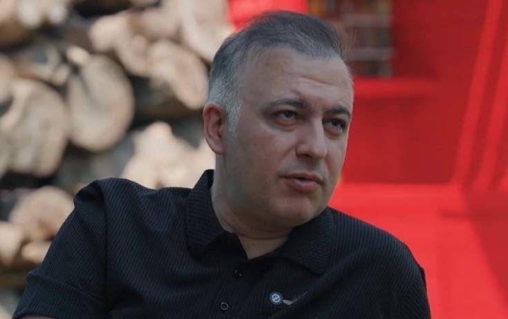 Hüseyndən tənqidlərə cavab: "Çörəyimdən olaram" Hüseyndən tənqidlərə cavab: "Çörəyimdən olaram"