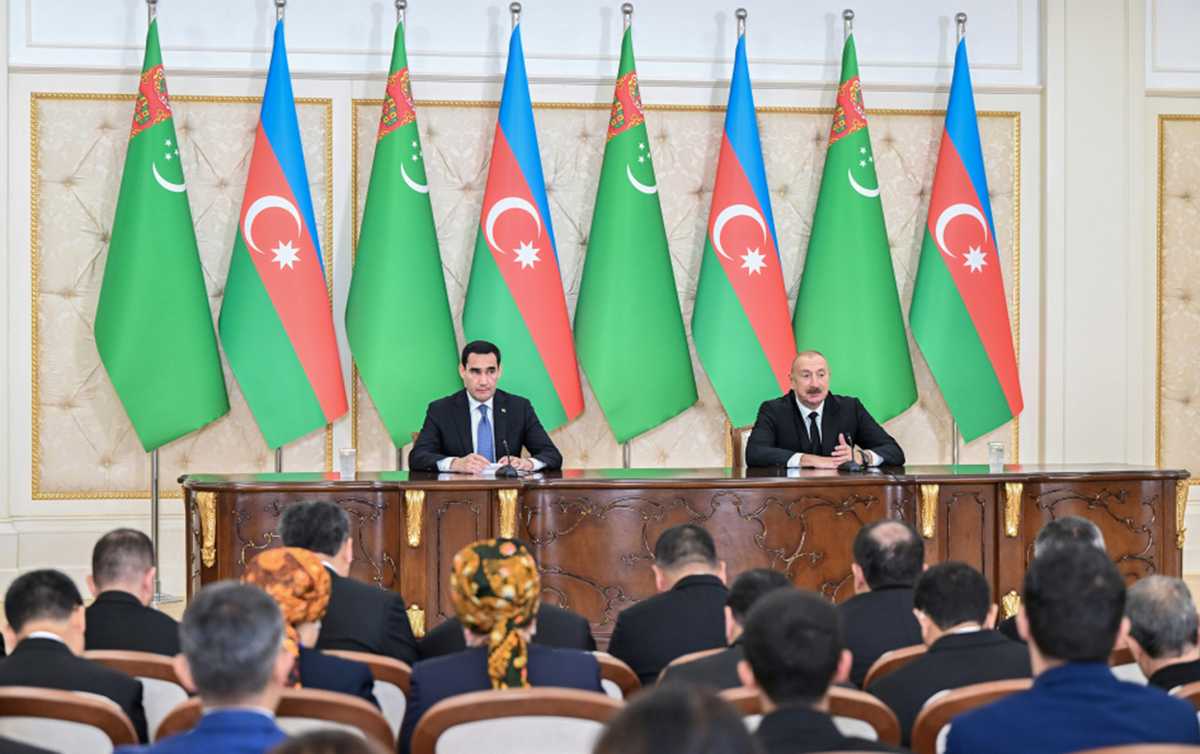 Prezidentlər mətbuata bəyanatlarla çıxış etdilər - FOTOLAR Prezidentlər mətbuata bəyanatlarla çıxış etdilər - FOTOLAR