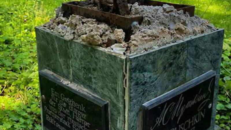 Almaniyada Puşkinin abidəsi oğurlanıb Almaniyada Puşkinin abidəsi oğurlanıb