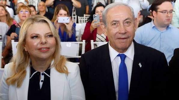 Arvadı Netanyahuya qışqırdı - "Sənin ucbatından..." Arvadı Netanyahuya qışqırdı - "Sənin ucbatından..."